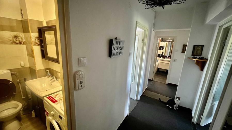 Apartament cu 3 camere decomandat în Capitol