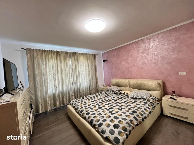 Casă cu 6 camere cu Teren 2200 Mp în Central