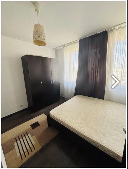 Apartament cu 3 camere semidecomandat în Obor