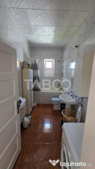 Casă cu 4 camere cu Teren 3150 Mp în Petrești