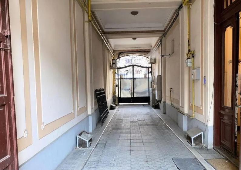 Apartament cu 6 camere decomandat în Moșilor