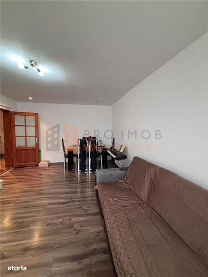 Apartament cu 3 camere decomandat în Lacu