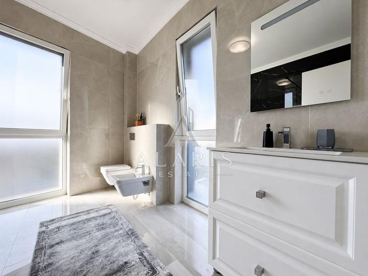 Apartament cu 4 camere semidecomandat, mobilat în Torontalului