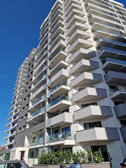 Apartament cu 4 camere semidecomandat în Timpuri Noi