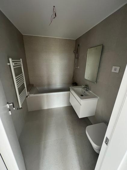 Apartament cu 3 camere decomandat, mobilat în P-ta Presei Libere