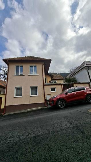 Garsonieră decomandată în Schei