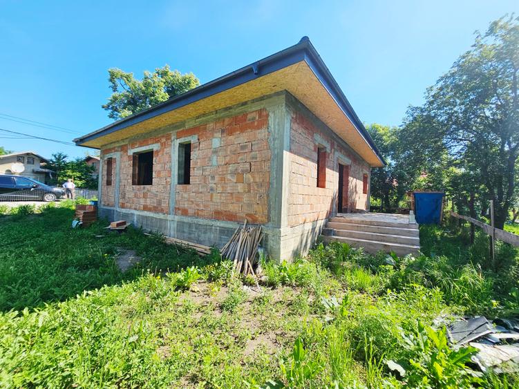Casă individuală cu 4 camere cu Canalizare în Central