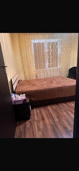 Apartament cu 3 camere semidecomandat în Sebastian