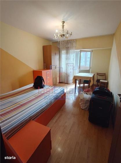 Apartament cu 3 camere decomandat în Alexandru cel Bun