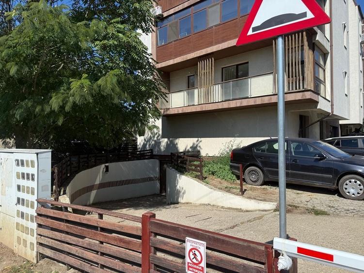 Apartament cu 3 camere semidecomandat, mobilat în Nord