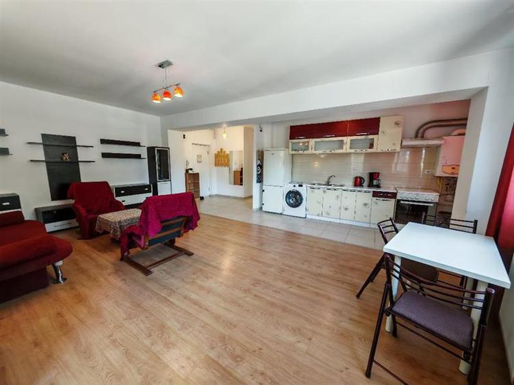 Apartament cu 2 camere decomandat în Răcădău — fotografia 3