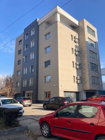 Apartament cu 3 camere decomandat, mobilat în Calea București