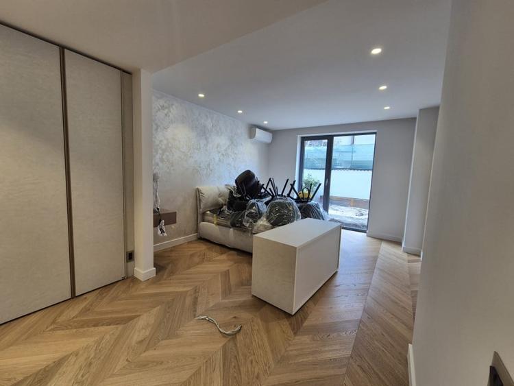 Apartament cu 4 camere decomandat, mobilat în Voluntari