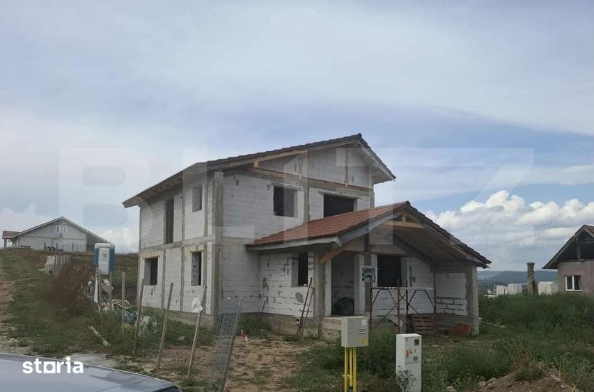 Casă cu 5 camere cu Teren 600 Mp în Vețel