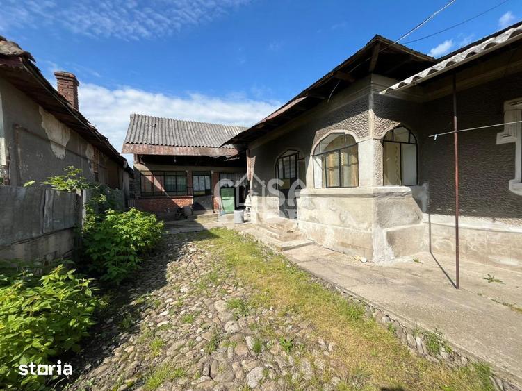Casă cu 4 camere cu Teren 1300 Mp în Doicești