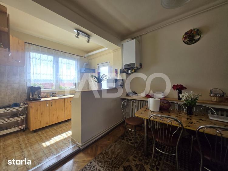Apartament cu 5 camere decomandat în Terezian