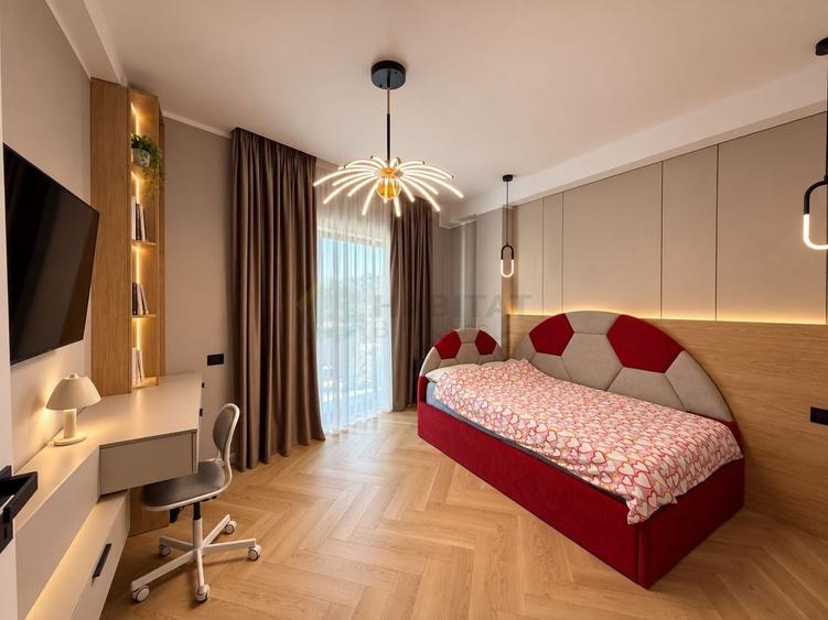 Casă individuală cu 4 camere cu Piscina în Tunari