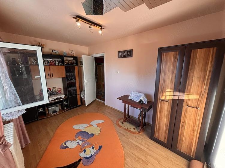Apartament cu 2 camere nedecomandat, mobilat în Simeria