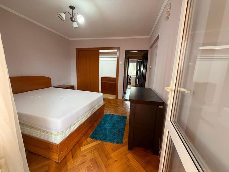 Apartament cu 3 camere semidecomandat în Exterior Vest
