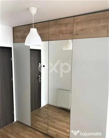 Apartament cu 3 camere semidecomandat în Est
