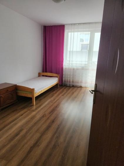 Apartament cu 3 camere semidecomandat, mobilat în Florești
