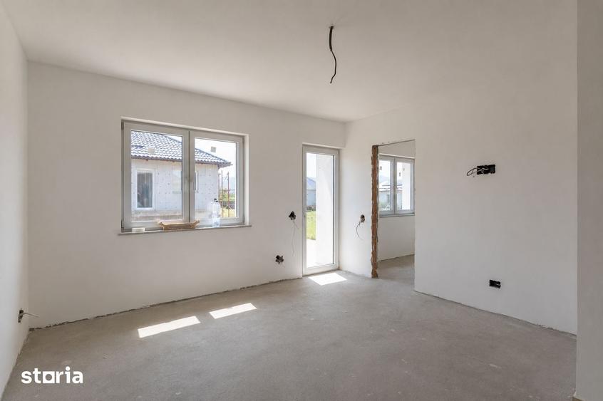 Casă cu 4 camere cu Teren 110 Mp în Sânpetru