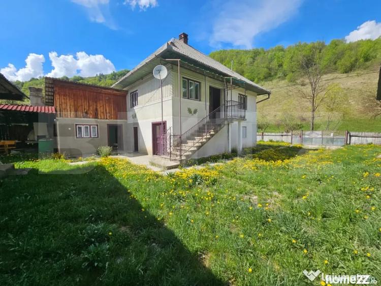 Casă cu 3 camere cu Teren 2800 Mp în Întregalde