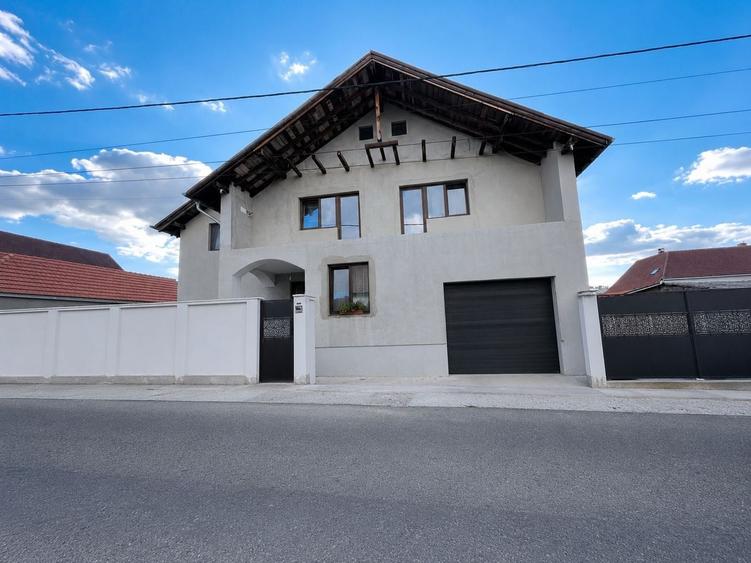 Casă cu 6 camere cu Canalizare în Haieu