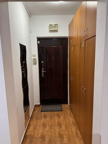 Apartament cu 2 camere semidecomandat în Berceni