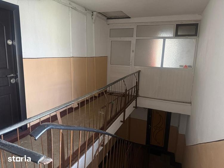 Apartament cu 4 camere decomandat în Micro 3