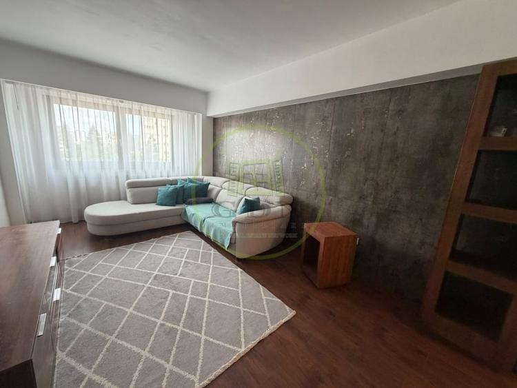 Apartament cu 3 camere decomandat, mobilat în Centrul Civic