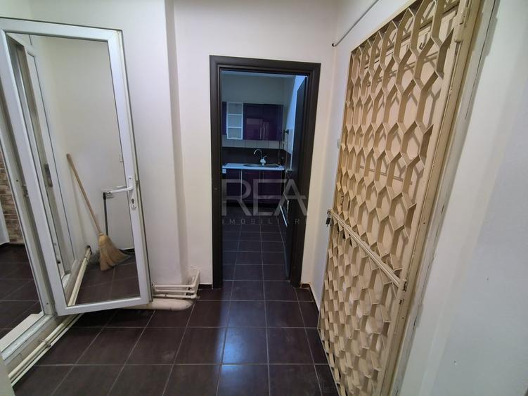 Apartament cu 3 camere circular, mobilat în P-ța Romană