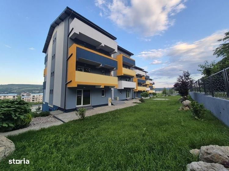 Apartament cu 7 camere decomandat în Bucium