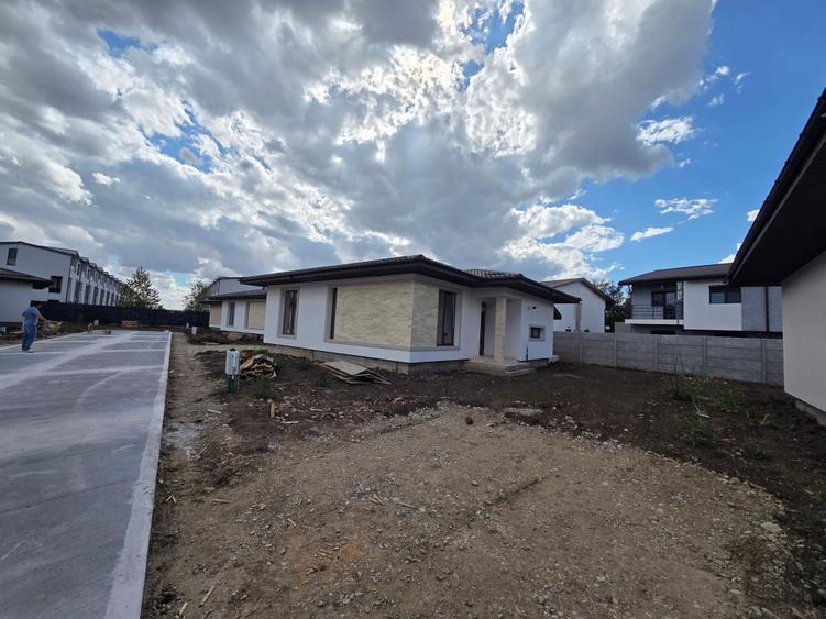 Casă individuală cu 4 camere cu Canalizare în Exterior Vest