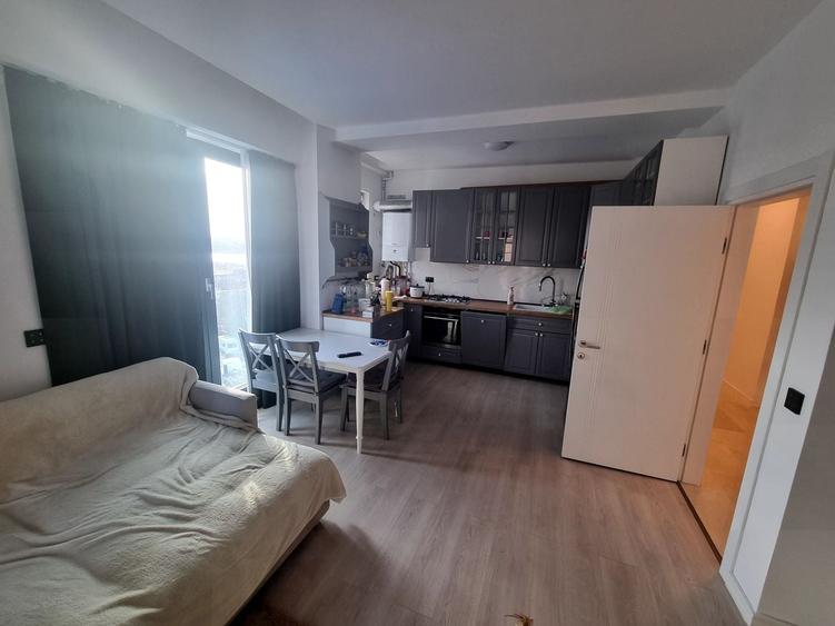 Apartament cu 3 camere decomandat în Faleza Nord