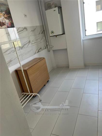 Apartament cu 3 camere semidecomandat, mobilat în Cug