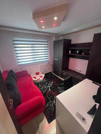 Apartament cu 3 camere decomandat în UMT