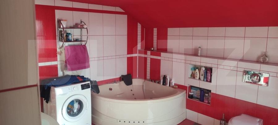 Casă individuală cu 6 camere cu Piscina în Nufărul