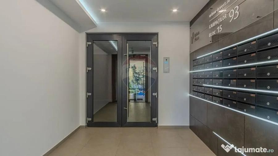 Apartament cu 9 camere decomandat în Astra