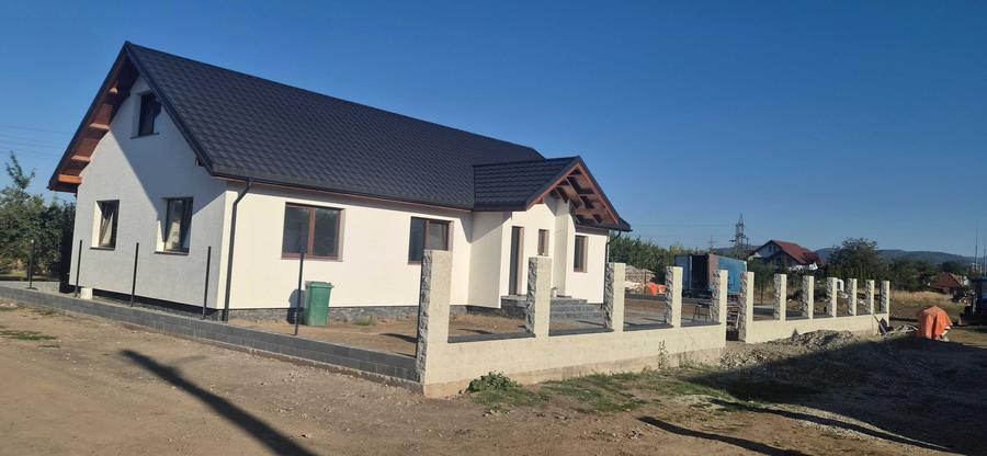 Casă cu 4 camere în Central