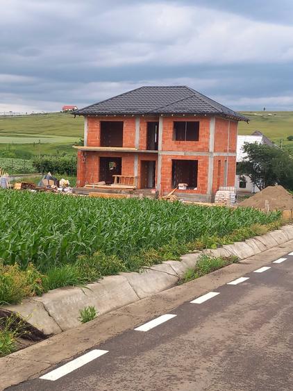 Casă cu 4 camere în Exterior Vest