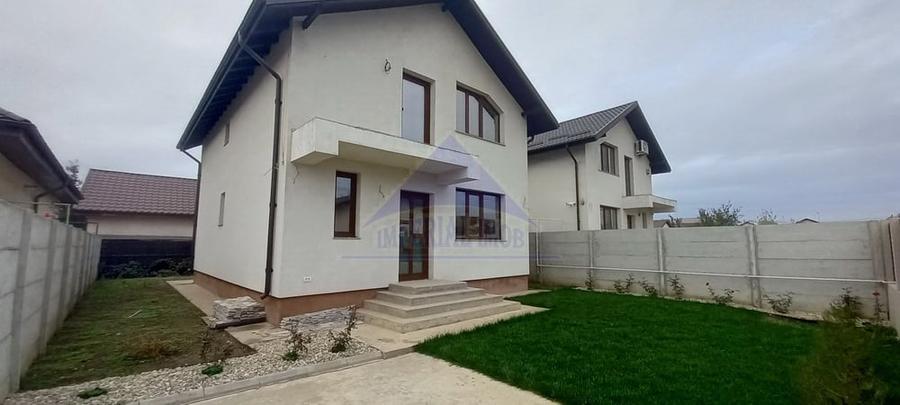 Casă individuală cu 4 camere cu Canalizare în Pantelimon
