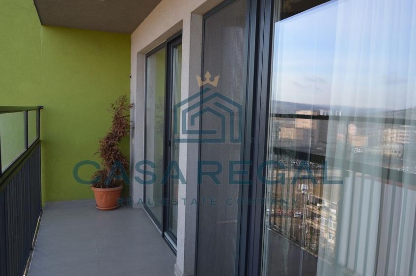 Apartament cu 3 camere semidecomandat, mobilat în Central