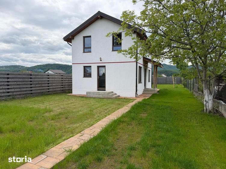 Casă cu 4 camere cu Teren 533 Mp în Central