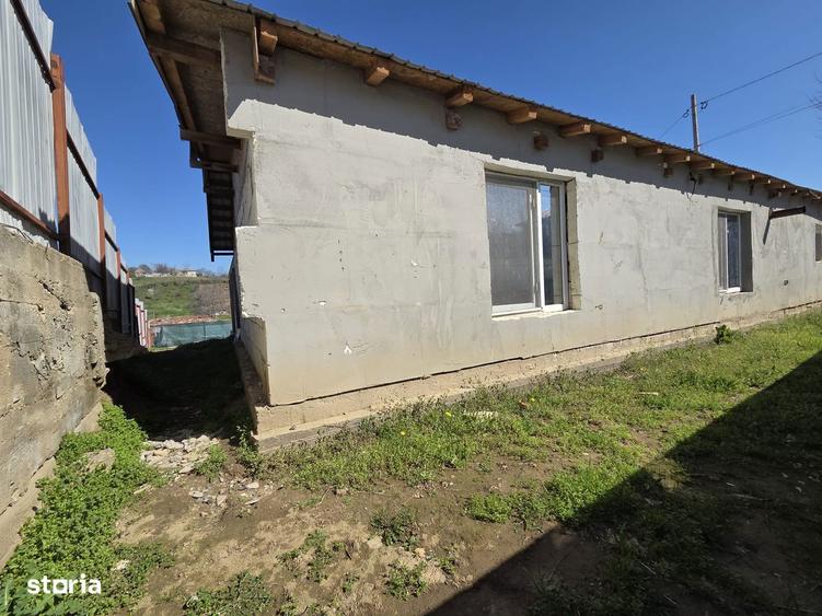 Casă cu 3 camere decomandat cu Teren 1020 Mp în Somova