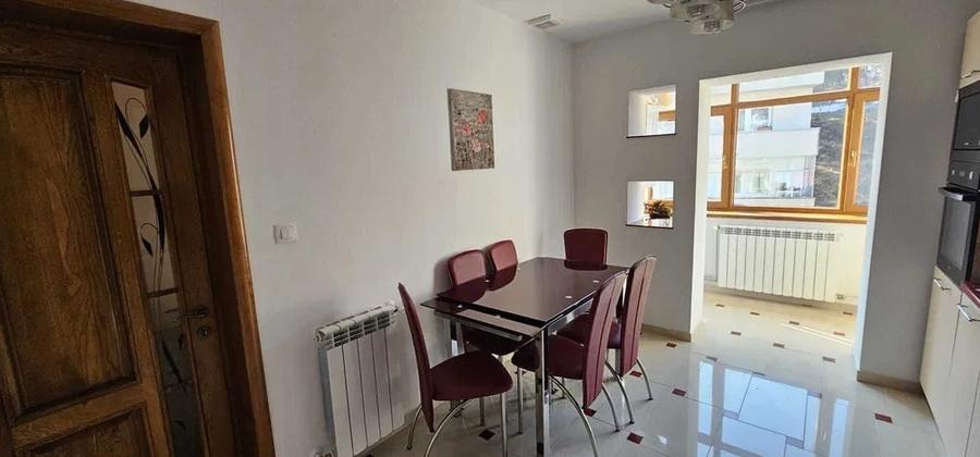 Apartament cu 3 camere decomandat în Warthe