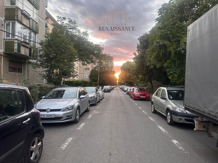 Apartament cu 3 camere decomandat, mobilat în Girocului