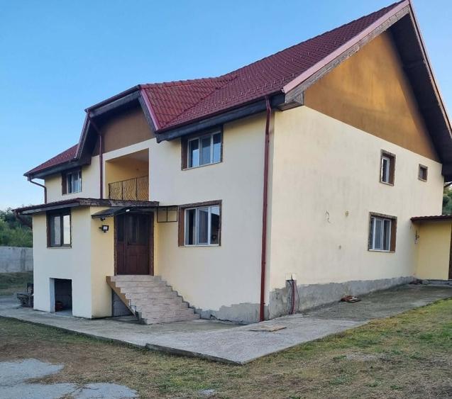 Duplex cu 4 camere cu Teren 500 Mp în Schinteiești