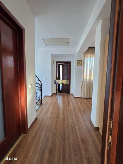 Casă cu 5 camere cu Teren 612 Mp în Central