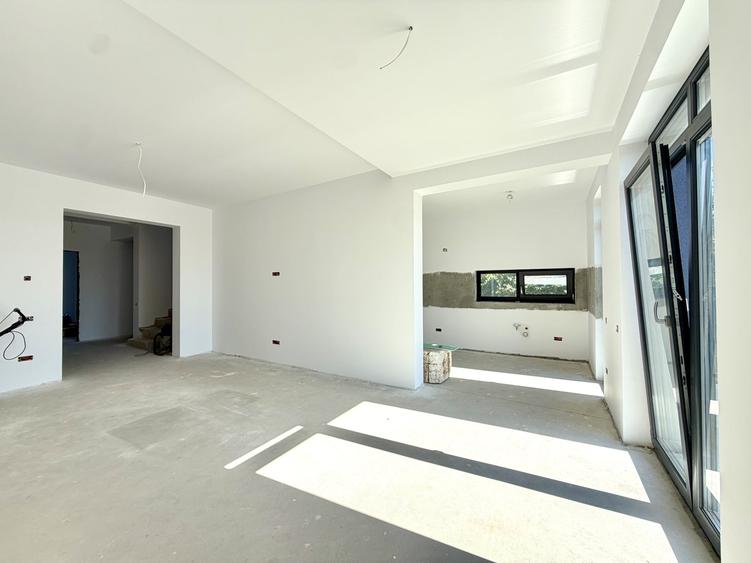 Duplex cu 4 camere cu Canalizare în Dumbrăvița